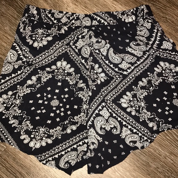 Lf bandana print shorts - Picture 2 of 4